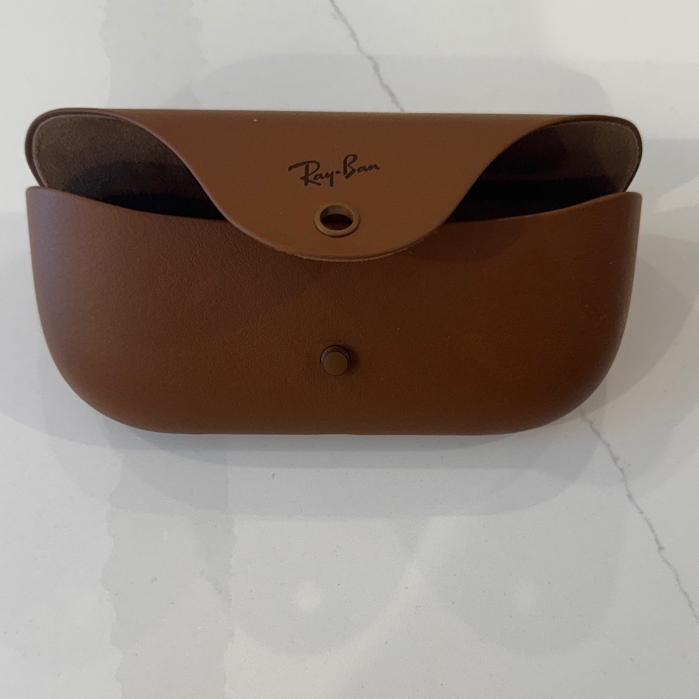 META Ray-Ban sunglasses charging case brown